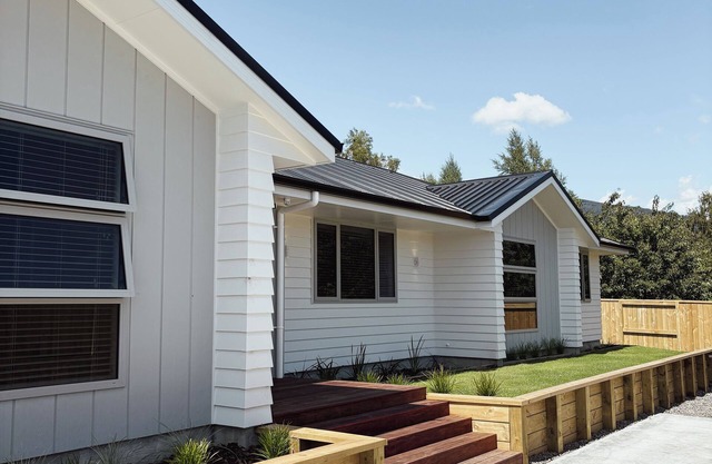 Warm and inviting getaway in Tūrangi with modern comforts, WiFi, and serenity