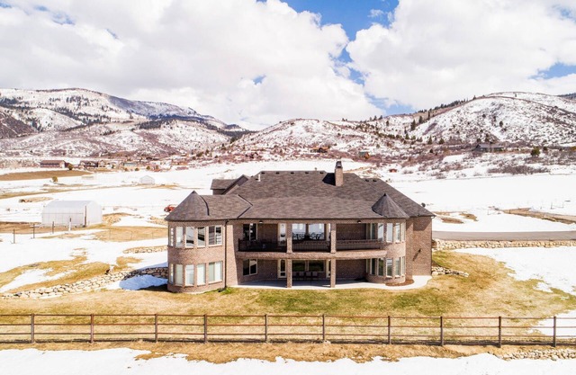 Warm and Luxurious Mountain Mansion near Park City