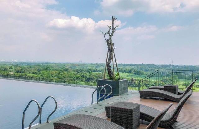 Warm And Simply Studio At Royal Sentul Park Apartment