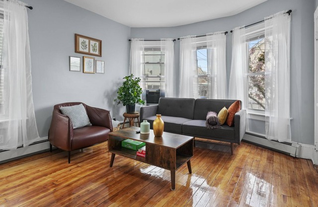Warm and Stylish, close to Hospitals and Downtown