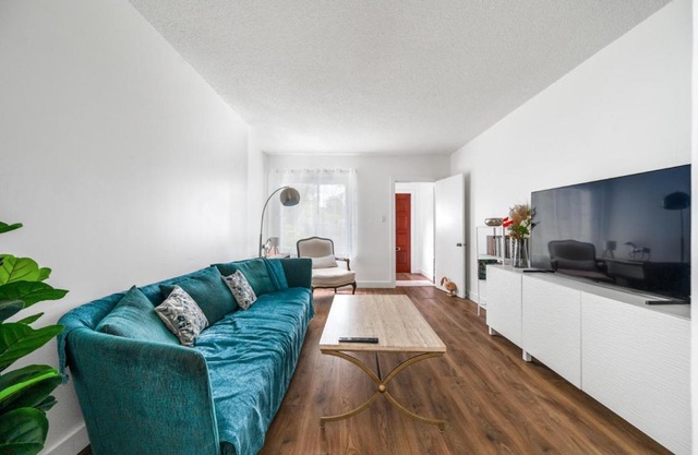 Warm & Comfortable 5B2B Family Home Vancouver West