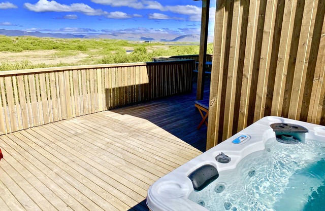 Warm Cottage für 10 Personen mit Gästehaus und HotTub in der Nähe des Snæfellsjökull-Gletschers