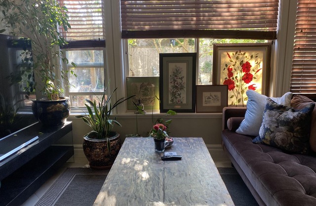 Warm & Cozy Garden suite - YVR with Free parking