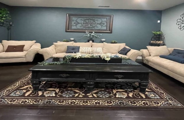 Warm & Elegant Home - Perfect Location