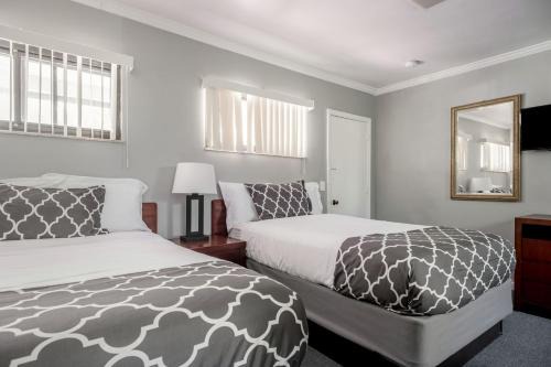 Warm Private Room in Detroit for Up to 4 w WiFi