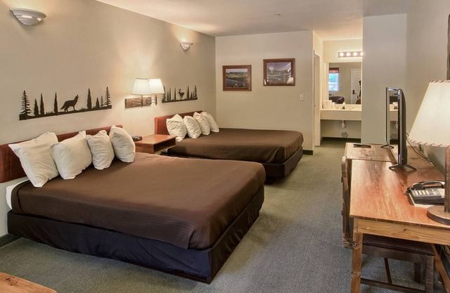 Legend Inn Guestroom - Stay at Summit Village Shanty Creek