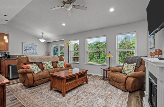 Comforting, Quiet, Solar Pwr Home in Keizer Exurbs