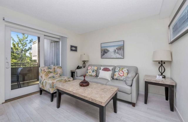 Warmth 1BR Beachside Home |Beach+Pool Access w/PKG