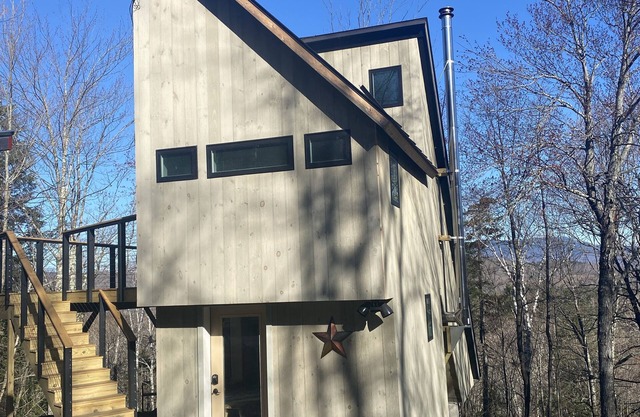 Warren, VT--- Cool & funky guest house at Prickly Mountain