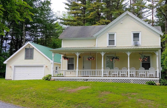 NEU! Schönes Haus w / Deck, 10 Minuten zum Lake George