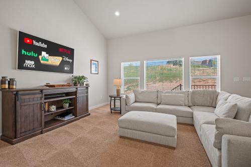 Wasatch Peak Chateau Unit A with Pool and Hot Tub