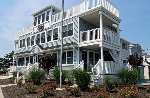 WASH1301-4 | Ocean views from this immaculate 1BR Carousel Inn rental