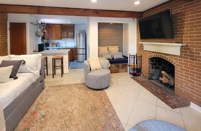 Washington Family Property, Lower Carriage House in Old Town on 107 S Lee Street