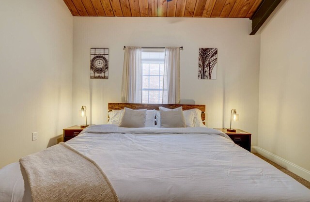 Washington302 · Luxury Industrial Style King SuiteA- Shawnee Mtn!