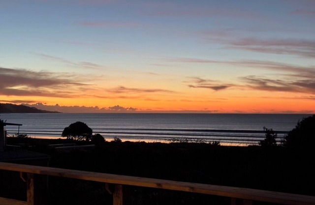 Watch the waves from the large, sunny deck of this 1950's bach. Pet friendly.