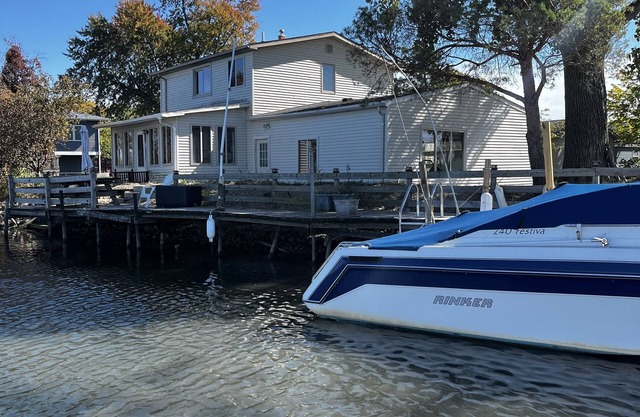 Waterfront 4 bedroom two full bath with arcade, kayaks and dock.