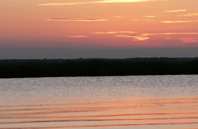 Uferpromenade (Lagune) mit Dock & Boot (Mystic Islands NJ)