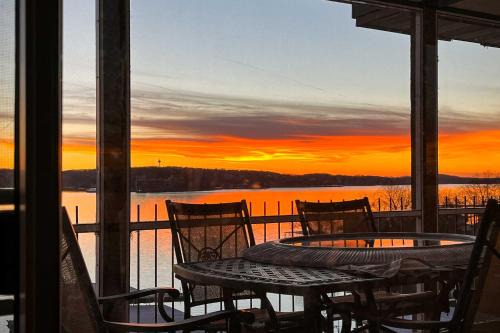 Water Days and Views Await Lake Ozark Condo!