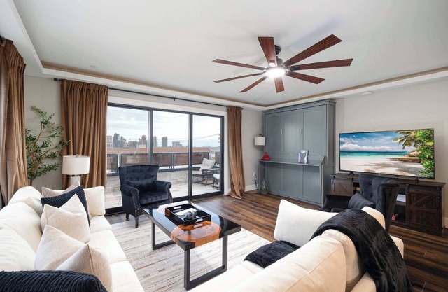Water & Downtown Views | Plunge Pool | Sleeps 19!