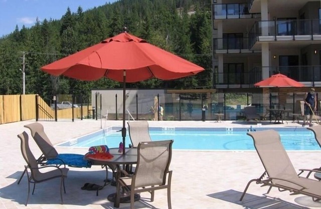 Water Front 3 Bedroom Condo on Mara See mit Bootsrutsche
