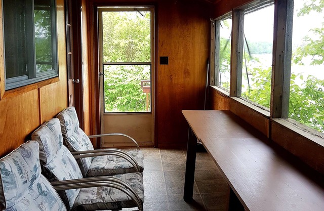 Water Front Cottage in Nord Frontenac