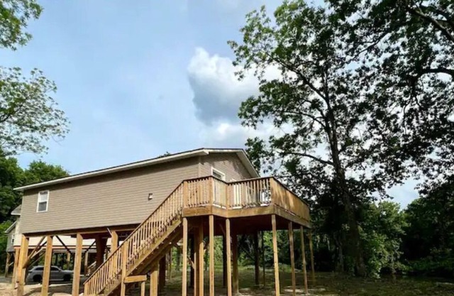 WATER FRONT Cabin on stilts!