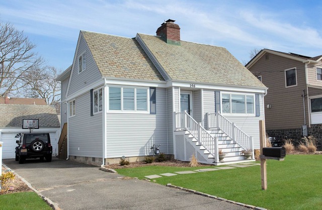 Haus am Wasser am schönen Amityville River