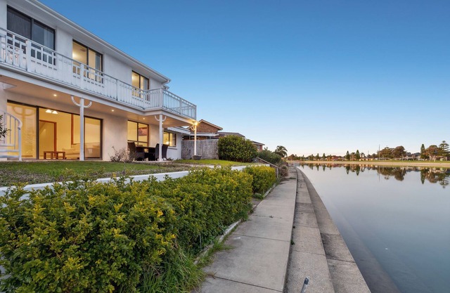 Water front Living in West Lake!