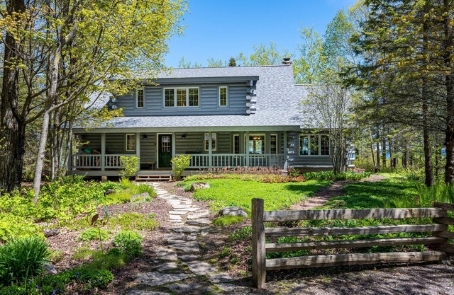 Water Front Log Cabin!