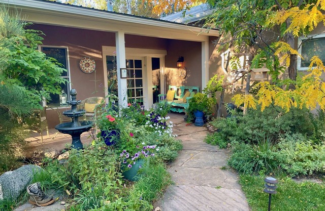 Water in the Desert!/Plaza-7min/National Forest-4min/3BR/Pets/Unique & Magical!