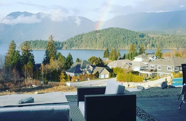 Water & Mountain Views - Niedliches aber geräumiges und gemütliches brandneues Studio