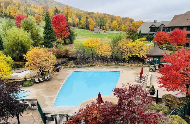 Mountain Resort | Pool | Hot Tubs | Gym | Café | Wineries | Hiking 316