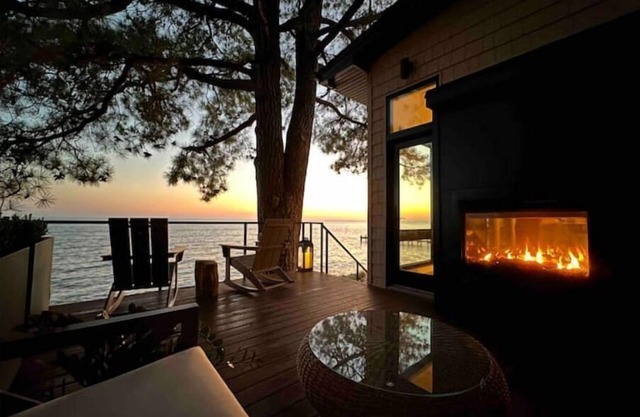 Water's Edge Cottage -- Luxury Retreat -- 180 Degree Potomac Views