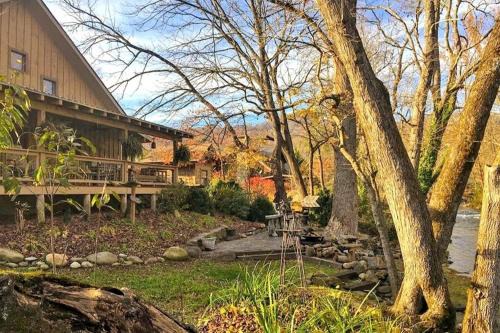 Water's Edge ~ Covered Porch w/Deep Creek as your Backyard Haven