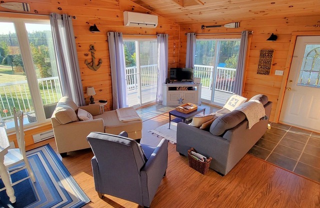 Water View Cottage With A/C In Quiet Location, Close To Amazing Beaches