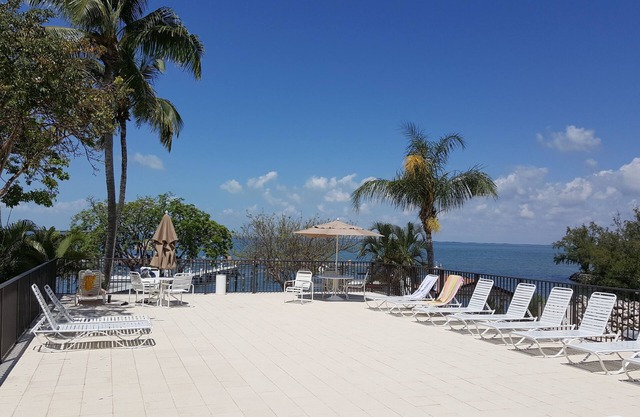 Moon Bay Key Largo Eigentumswohnungs-Wasser-Ansicht. Volle Rückerstattung bei Teilaufenthalt. Der Himmel des Tauchers