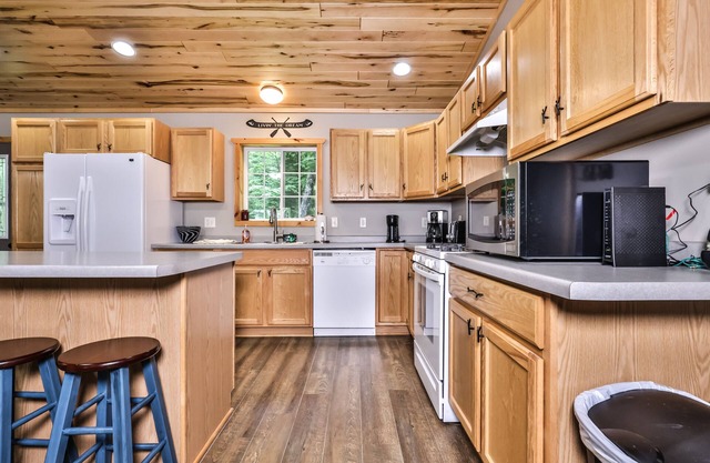 Water-view home in great location with private dock, 2 kayaks, firepit, deck