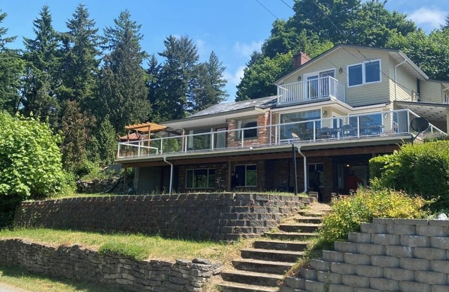 Water view house