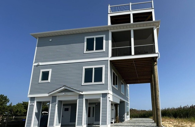 Water Views I Rooftop Deck with Spectacular 360 Views I Dog Friendly I Elevator