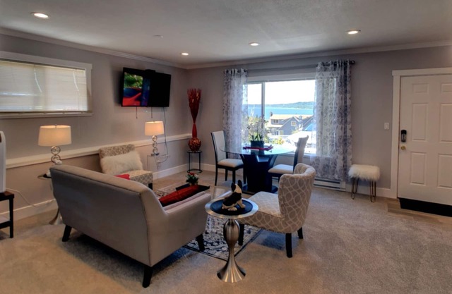 Blick auf das Wasser von den Saltwater Suites