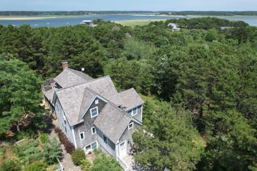 Water views great Lt Island location!