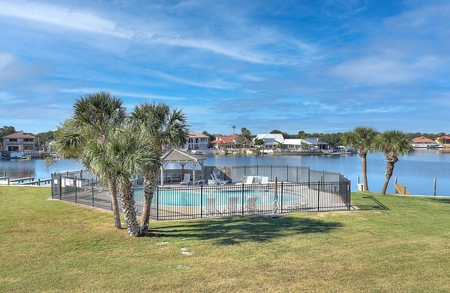 Water views, private boat dock, 2 bedroom, 2 bath Bayhouse Condo in Rockport