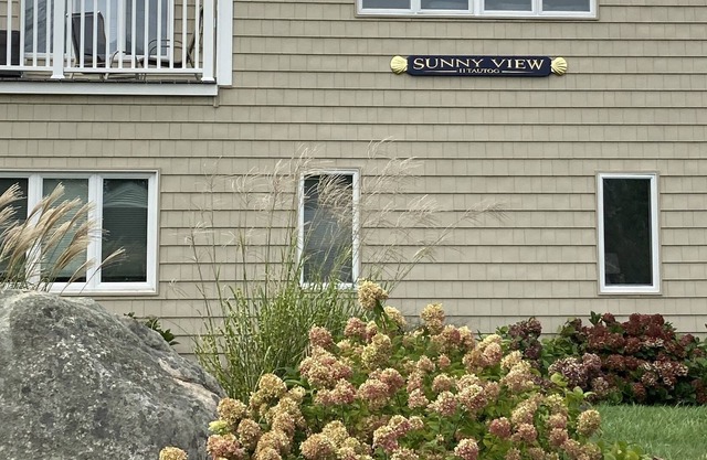 Water views, work/live, 5BD/2.5BA, Pets Welcome in Groton long Point!