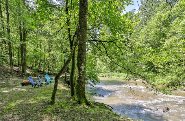 Wasser, Weine in den Kiefern - Atemberaubende Blockhütte am Creek