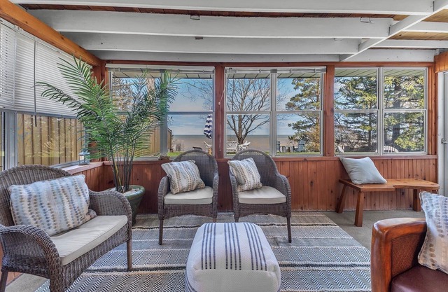 Watercolour Lakefront Cottage Grand Bend!