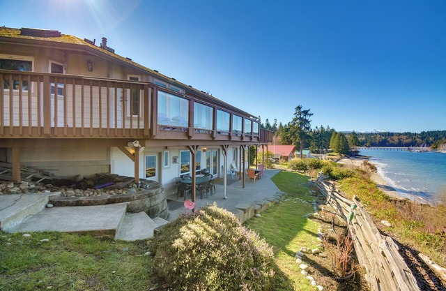 Waterfront PNW Escape w/ Deck & Beach Access!