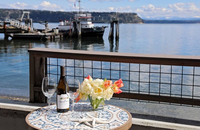 Waterfront 1 bedroom condo - private deck offering spectacular views