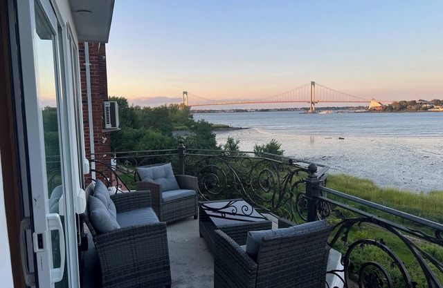 Waterfront 1-Bedroom with AC, WiFi in Queens close to JFK and LaGuardia Airportn