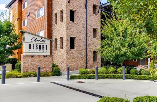 Waterfront 2-bed/2bath Suite w/Indoor Pool & Hot Tub