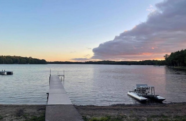 Waterfront 2 bedroom Cabin on Resort grounds